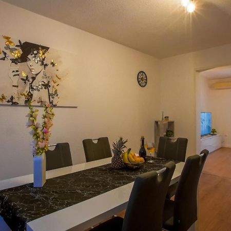Apartman Mia With Pool1 Split Kültér fotó
