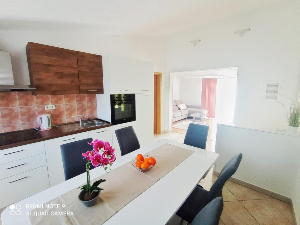 Apartman Mia With Pool1 Split Kültér fotó