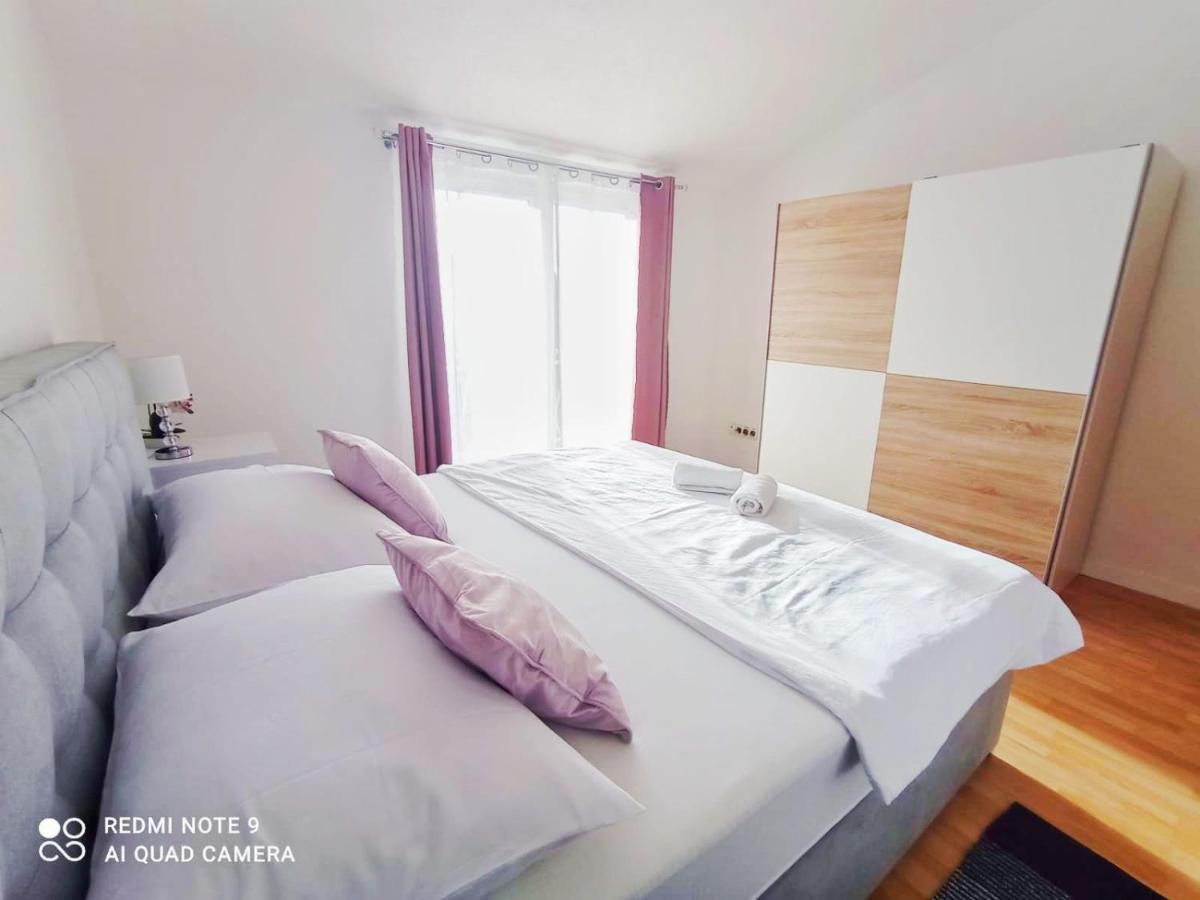 Apartman Mia With Pool1 Split Kültér fotó