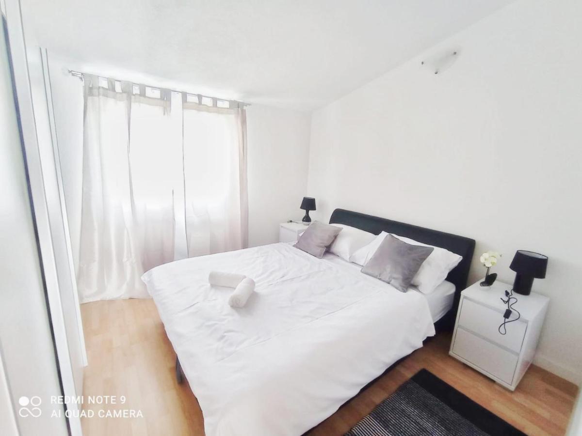 Apartman Mia With Pool1 Split Kültér fotó