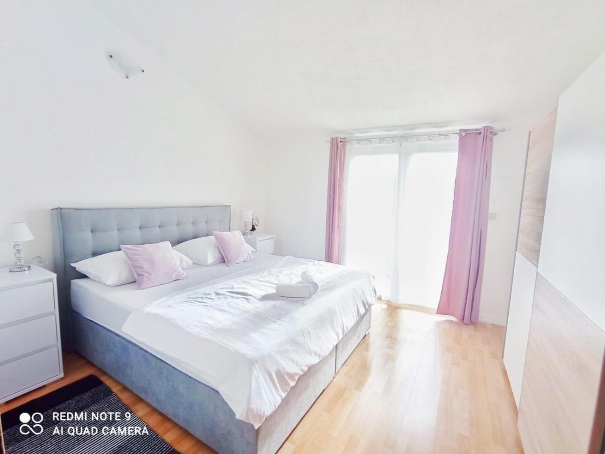 Apartman Mia With Pool1 Split Kültér fotó