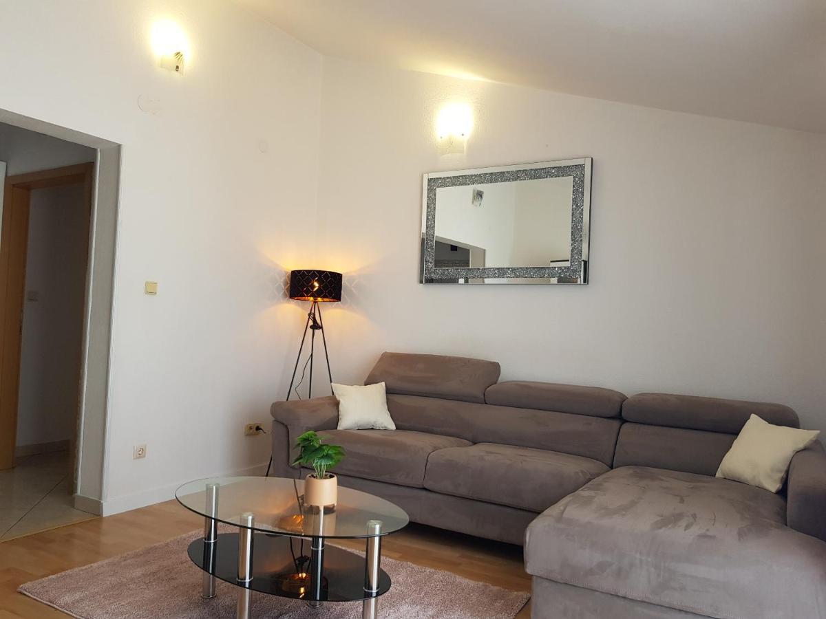 Apartman Mia With Pool1 Split Kültér fotó