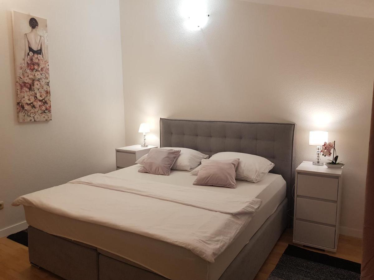 Apartman Mia With Pool1 Split Kültér fotó